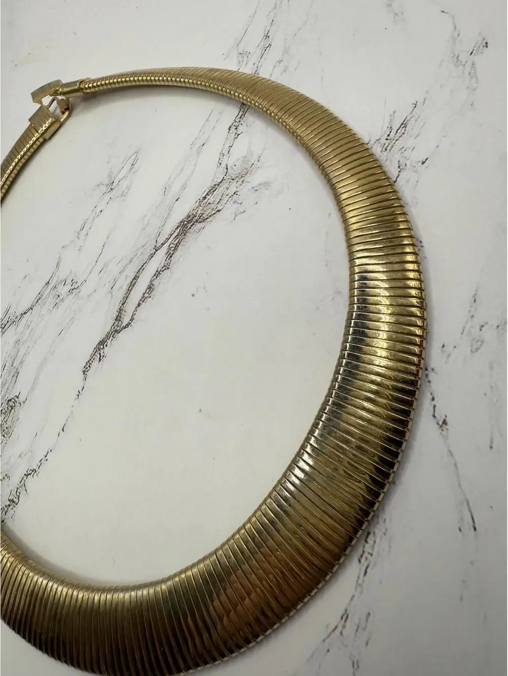 Vintage Golden Glamour Ribbed Collar 13” Necklace - Picture 3 of 6